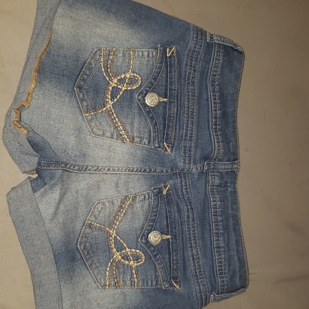 Shorts - Picture 2 of 3